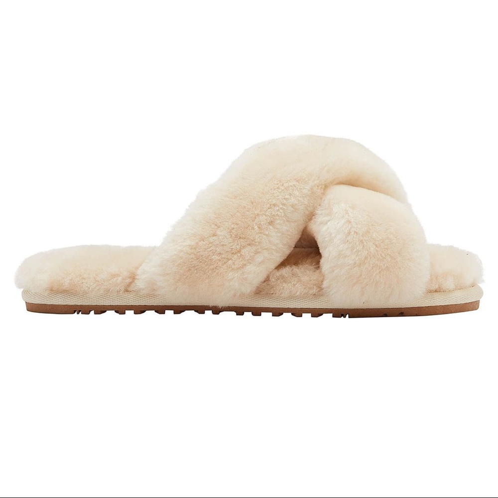 new with box LAMO FOOTWEAR SLIPPERS!